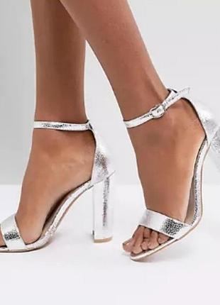 Босоніжки срібні glamorous 40р