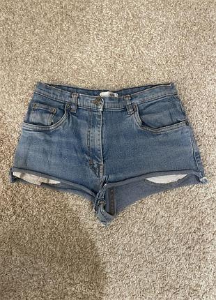 Короткі шорти