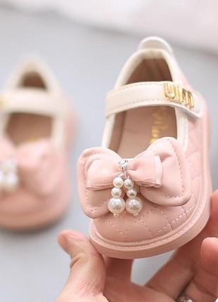 Розовые туфельки для девушек