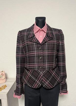 Дуже гарний якісний піджак жакет