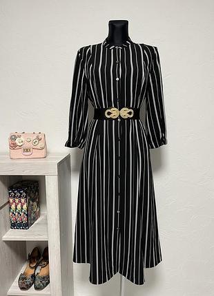 Класна сукня в смужку з кишенями