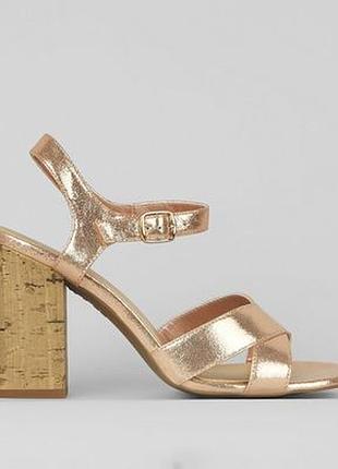 Босоніжки new look.