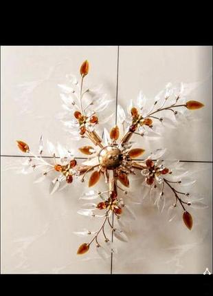 Крупная хрустальная люстра под потолок