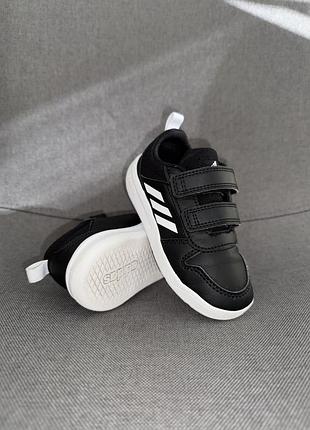 Кросівки adidas tensaur perfomance