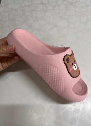 Легенькі шльопанці