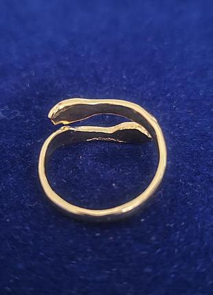 Кільце у формі рук обійми 4