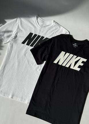 Чоловіча футболка nike
