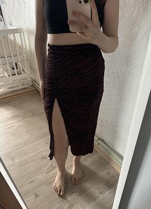 Спідниця з вирізом