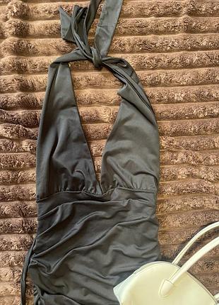 Плаття чорне з декольте