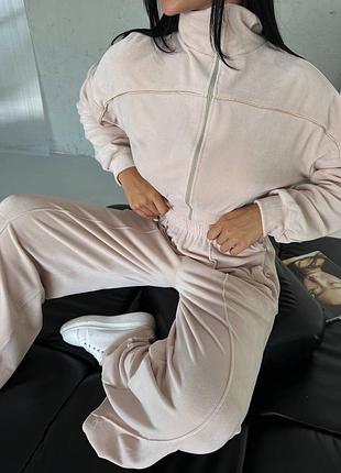 Женский стильный спортивный костюм