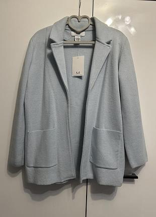 Вящаний жакет ніжно голубого кольору