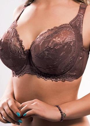 Бюстгальтер шоколадного кольору.