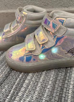 Кросівки з ельзою . розмір 26 .