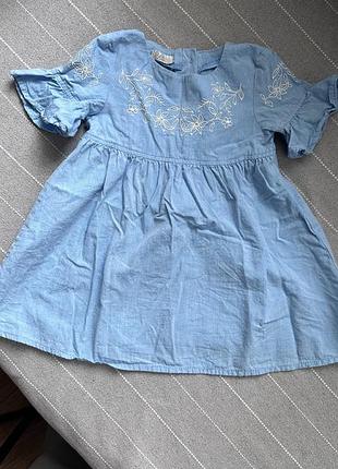 Сукня з вишивкою на дівчинку