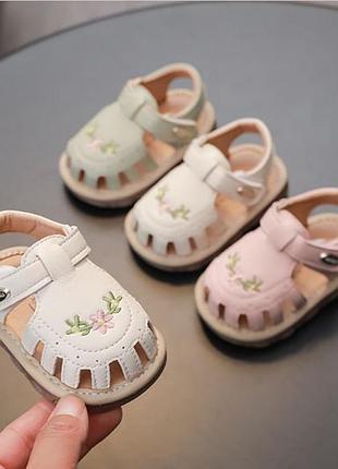 Детские босоножки на малышей
