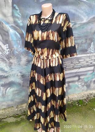 Костюм з дуже пишною спідницею,100%шовк,шовковий,принт,