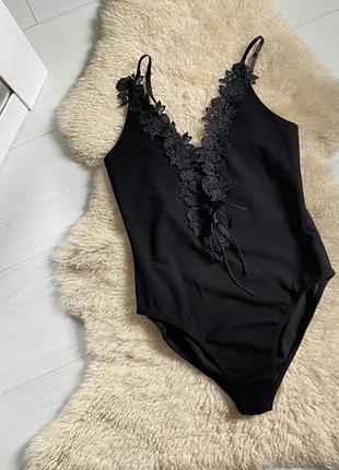 Боді чорне, на грудях шнурівка