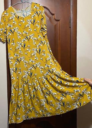 Плаття жовте з квіточками.