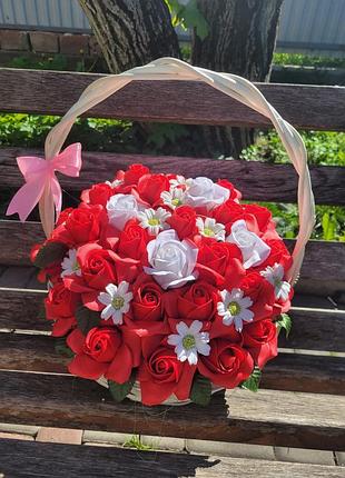 Букети з мила та солодощів 
https://www.facebook.com/share/19cv3xke6w/