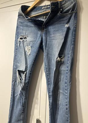 Продам джинсы размер xs с порванствами. состояние удовлетворительно.