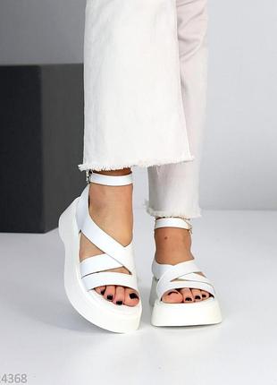 Босоножки женские кожаные