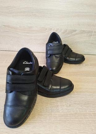 Нові шкіряні туфлі для хлопчика