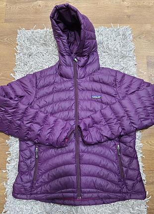 Шикарная легкая пуховая куртка patagonia на полной молнии, размер xl, фиолетовая.