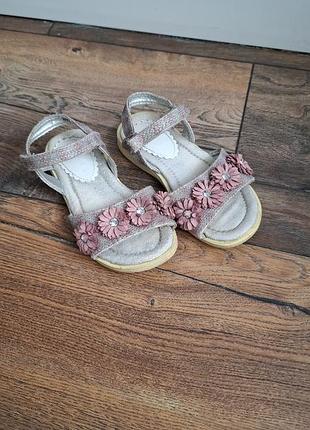 Босоножки на девочку