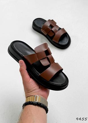 Стильные шоколадные кожаные шлепанцы на черной подошве