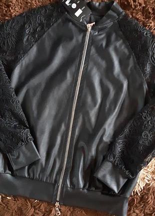 Новый стильный бомбер с ажурными рукавами.