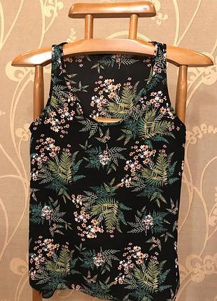 Дуже красива та стильна брендова блузка у кольорах.