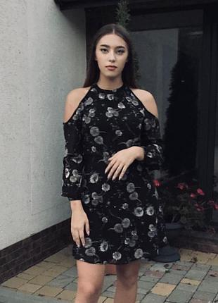 Чорна сукня з принтом