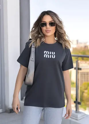 Женская футболка с принтом "miu" графит