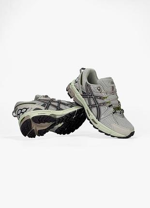 Suelo comprar zapatillas ASICS para hacer deporte de hiking