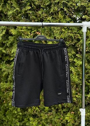 Шорти від бренду calvin klein