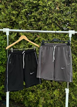 Шорти від бренду nike
