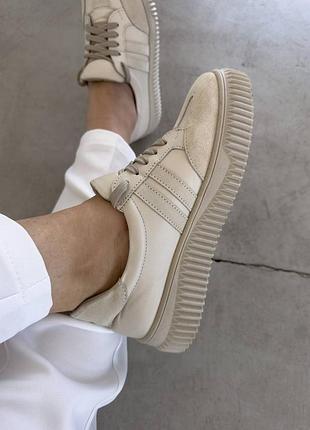 Базові бежеві жіночі кеди на шнурках