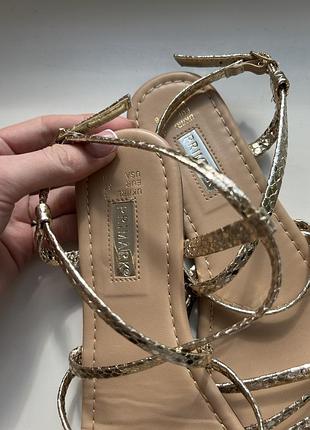 Шкіряні босоніжки primark. блискучі босоніжки3 фото