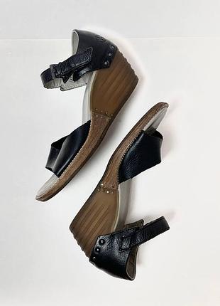 Босоножки, туфли dr. martens p. 38