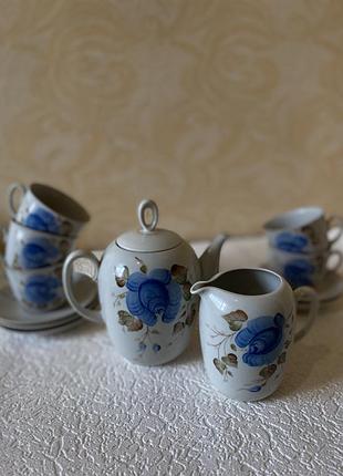 Чайний сервіз із блакитними квітами