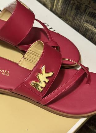 Шлепки michael kors розовые оригинал