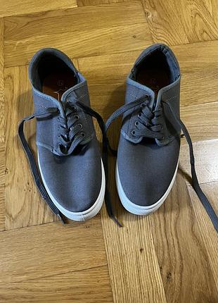 Кеди сірі чоловічі.