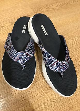 Skechers  шлепки жіночі оригінал