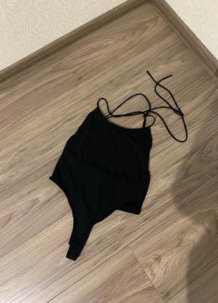 Боді з відкритою спиною