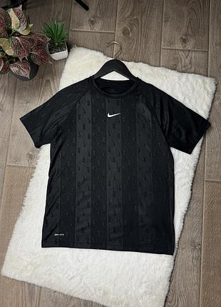 Спортивна футболка nike