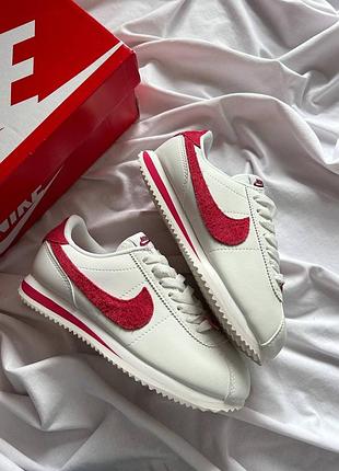 Женские кроссовки nike cortez 'valentine's day'