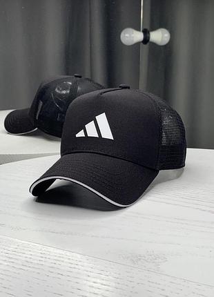 Бейсболка тракер adidas з сіткою чорна