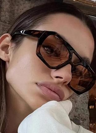 Трендові окуляри сонцезахисні черепахові коричневі унісекс великі очки модні стильні