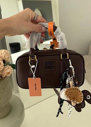 Сумка в стилі  miu miu в шоколадному кольорі + брелок