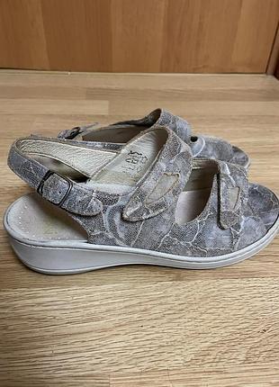 Брендові шкіряні ортопедичні босоніжки